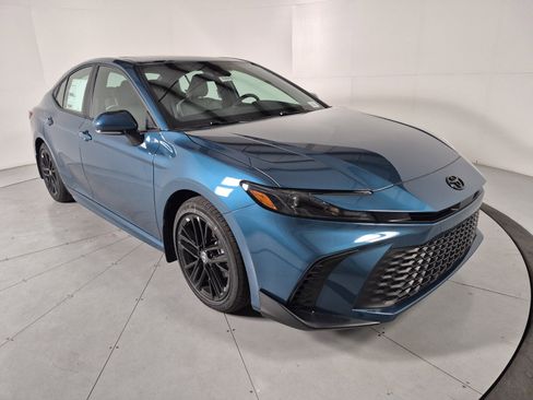 New 2026 Toyota Camry Hybrid image 6