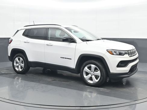 Used 2022 Jeep Compass Latitude image 8