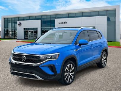 Used 2022 Volkswagen Taos SE w/ Panoramic Sunroof Package