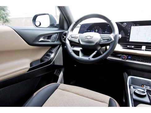 Used 2025 Chevrolet Equinox ACTIV w/ Convenience Package III image 10