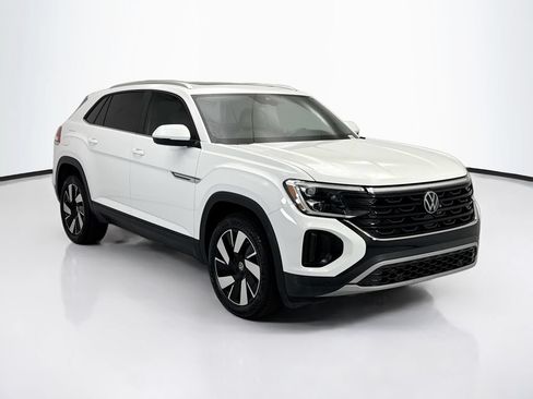 Used 2024 Volkswagen Atlas Cross Sport SE w/ Panoramic Sunroof Package AWD/4WD image 3