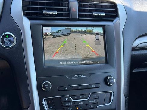 Used 2020 Ford Fusion SE FWD image 28