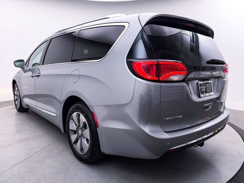 Used 2020 Chrysler Pacifica Limited w/ Advanced Safetytec Group FWD image 14