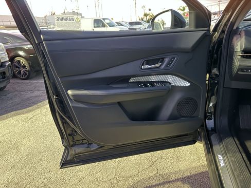 Used 2024 Nissan Ariya FWD image 15