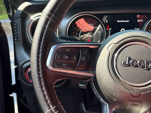 Used 2023 Jeep Wrangler Unlimited Sahara AWD/4WD image 11