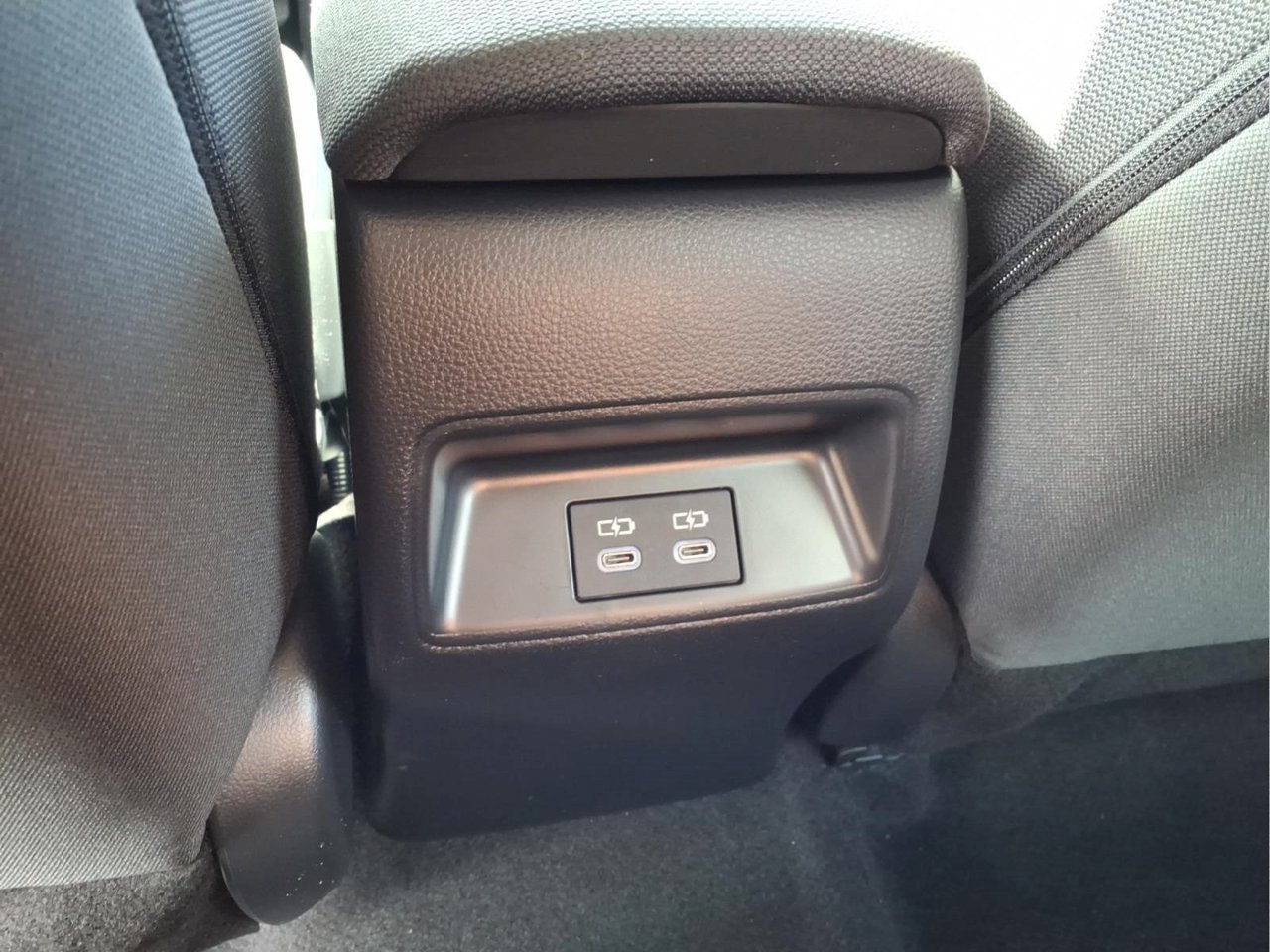 Used 2027 Toyota Corolla LE FWD image 13