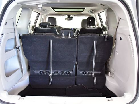 Used 2023 Chrysler Pacifica Touring-L w/ Uconnect Theater Family Group FWD image 35