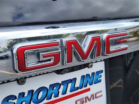 Used 2023 GMC Acadia Denali w/ Black Diamond Edition image 12