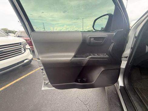 Used 2022 Toyota Tacoma SR AWD/4WD image 11