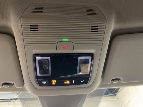 Used 2025 Volkswagen Atlas SE image 34