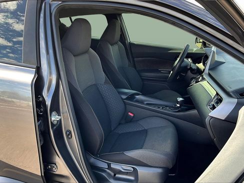 Used 2020 Toyota C-HR LE image 7