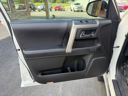 Used 2018 Toyota 4Runner Limited AWD/4WD image 12