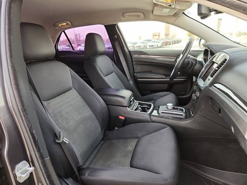 Used 2021 Chrysler 300 Touring w/ Sport Appearance Package RWD image 15