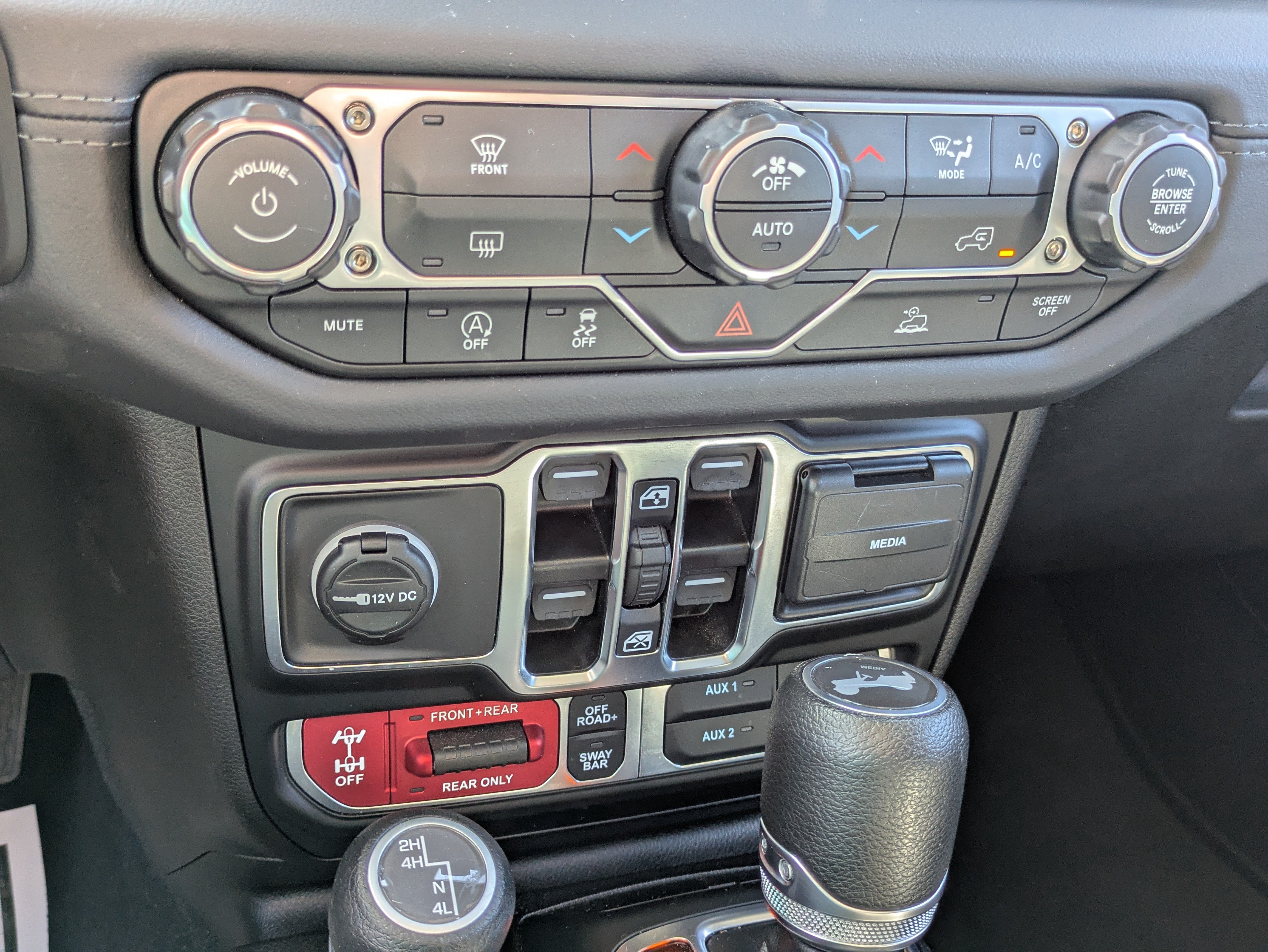 Used 2026 Jeep Wrangler Unlimited Rubicon AWD/4WD image 11