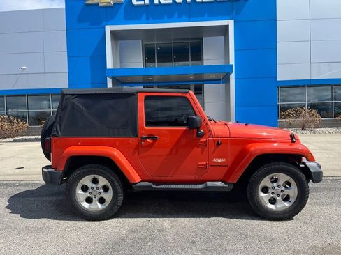 Used 2015 Jeep Wrangler Sahara w/ Dual Top Group AWD/4WD image 2