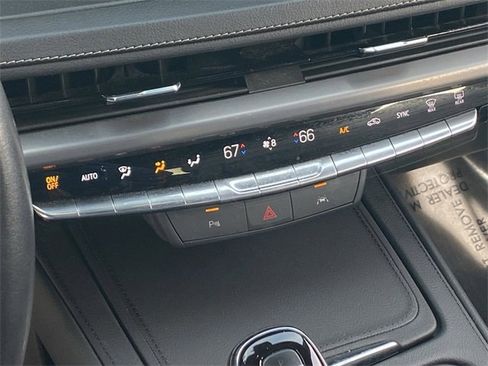 Used 2024 Cadillac XT4 Premium Luxury image 17