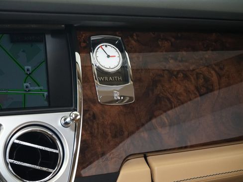 Used 2019 Rolls-Royce Wraith RWD image 20