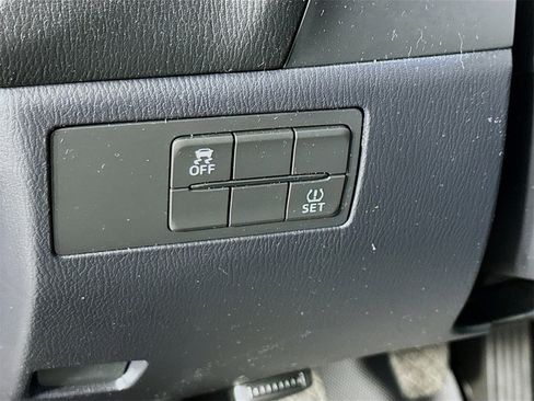 Used 2018 MAZDA MAZDA3 Sport image 10