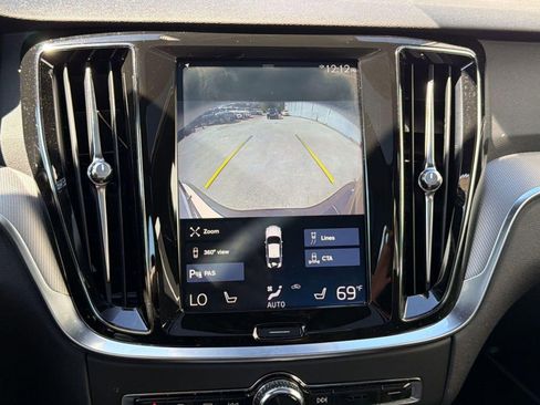 Used 2019 Volvo S60 T5 R-Design image 24