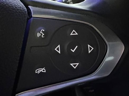 Used 2023 Chevrolet Traverse LT w/ Rear Camera Mirror Package image 34