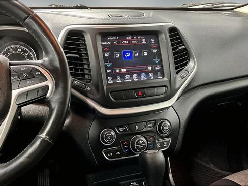 Used 2014 Jeep Cherokee Latitude w/ Comfort/Convenience Group image 11