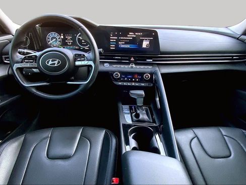 Used 2024 Hyundai Elantra Limited FWD image 16