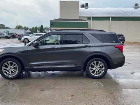 Used 2020 Ford Explorer XLT w/ Equipment Group 202A AWD/4WD image 5