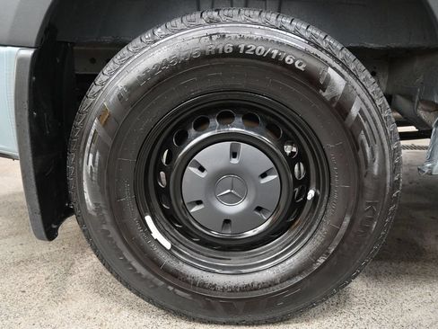Used 2024 Mercedes-Benz Sprinter 2500 w/ Acoustic Package image 30