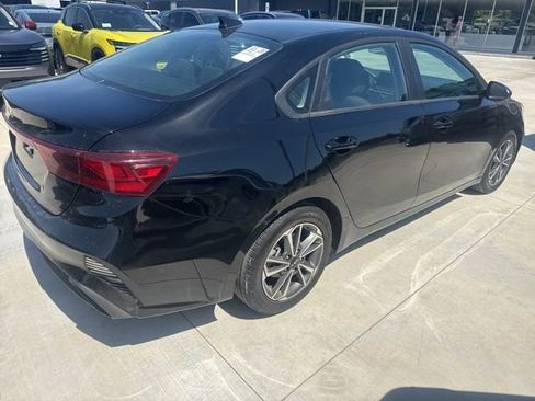 Used 2023 Kia Forte LXS FWD image 4