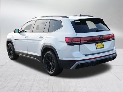 Used 2024 Volkswagen Atlas Peak Edition SEL image 5