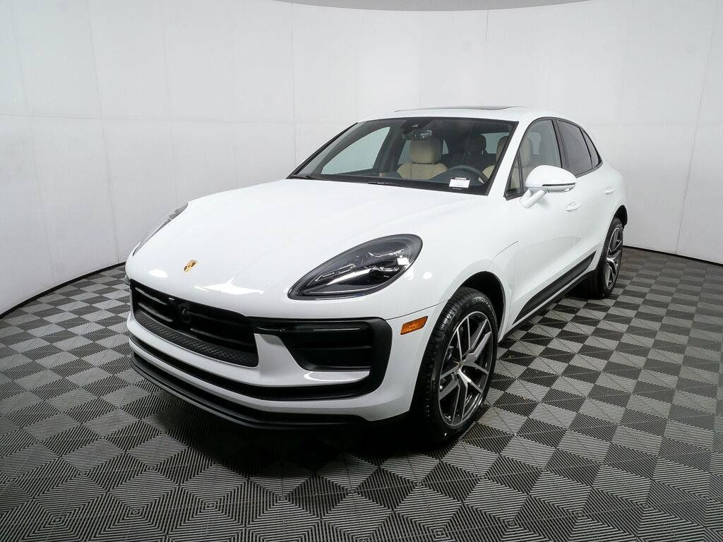 Certified 2026 Porsche Macan AWD/4WD image 1