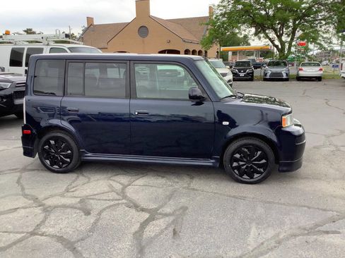 Used 2004 Scion xB FWD image 9