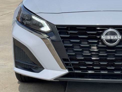 Used 2025 Nissan Altima 2.5 SR image 6