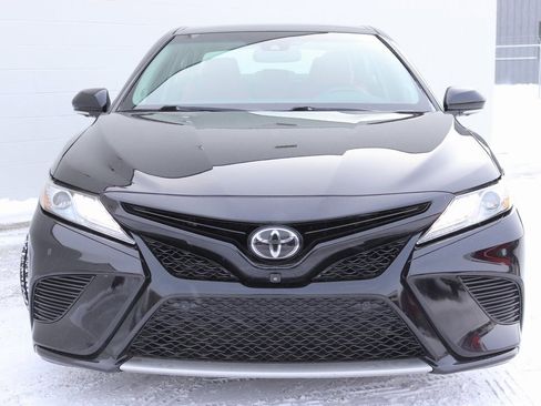 Used 2018 Toyota Camry XSE image 41