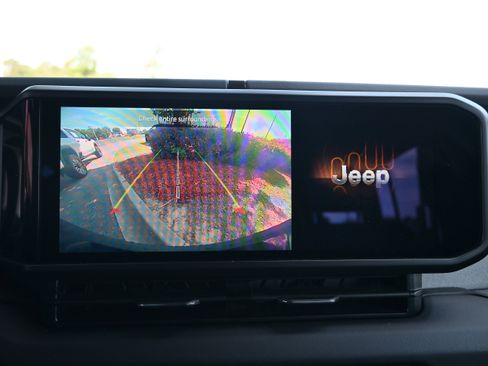 Used 2025 Jeep Wrangler Unlimited Sahara w/ Safety Group AWD/4WD image 24