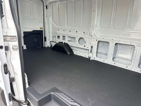 New 2025 Ford Transit 250 148 Medium Roof image 42
