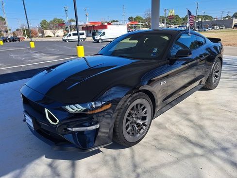 Used 2021 Ford Mustang GT image 3