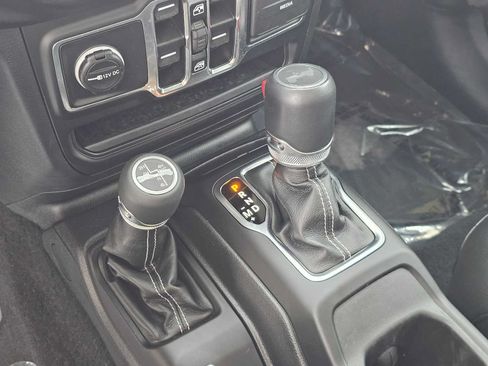 Used 2023 Jeep Wrangler Unlimited Sahara AWD/4WD image 32