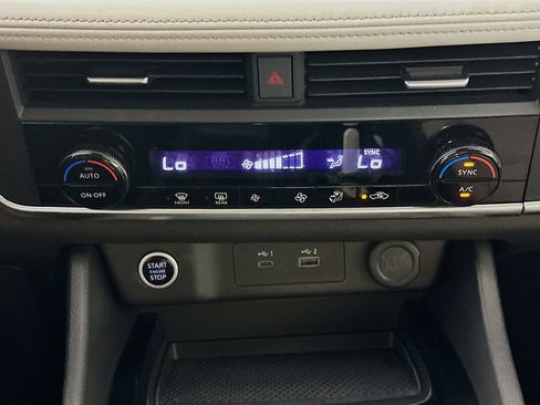 Used 2023 Nissan Rogue SV FWD image 23