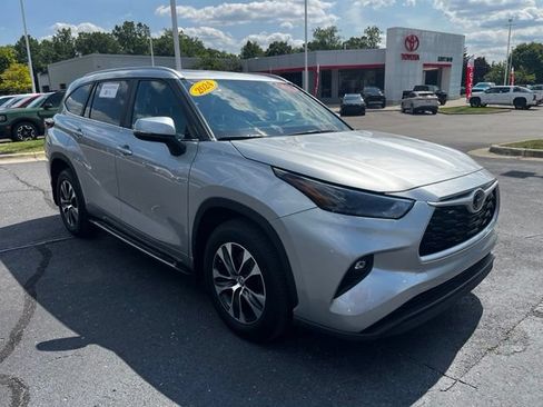 Certified 2024 Toyota Highlander XLE AWD/4WD image 7