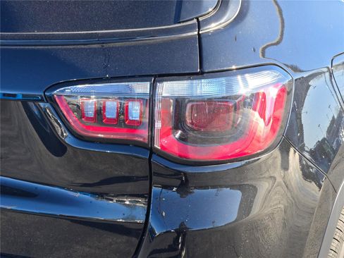 New 2026 Jeep Compass Latitude image 12