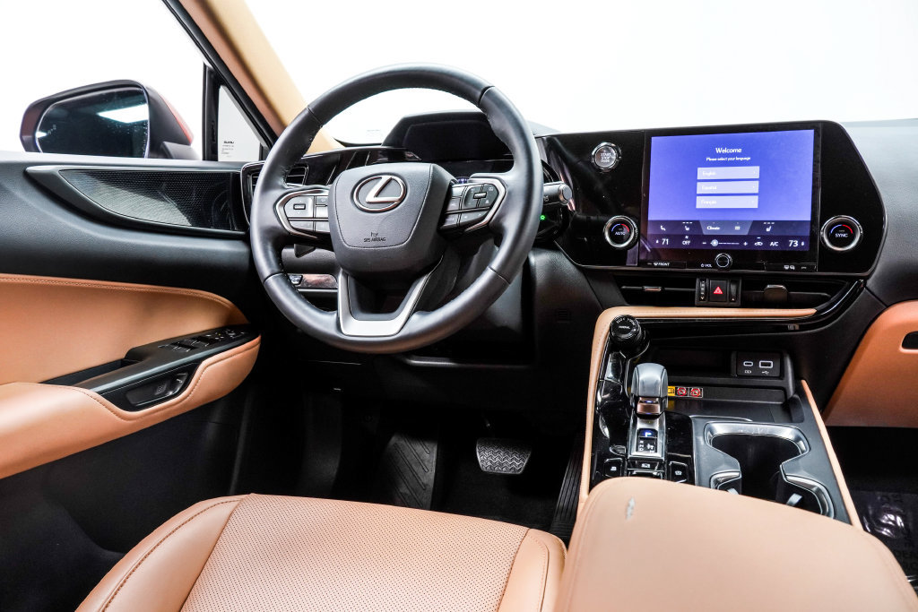 Used 2025 Lexus NX 250 FWD w/ Towing Package (2000 Lbs) image 18