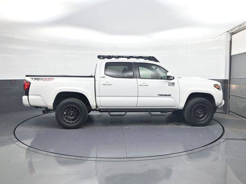 Used 2018 Toyota Tacoma TRD Sport image 8