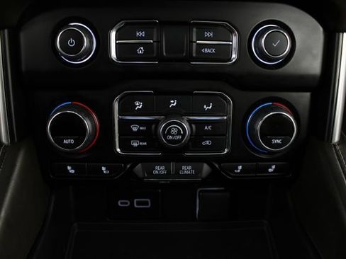 Used 2023 Chevrolet Tahoe Z71 w/ Luxury Package AWD/4WD image 7