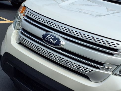 Used 2013 Ford Explorer XLT AWD/4WD image 31