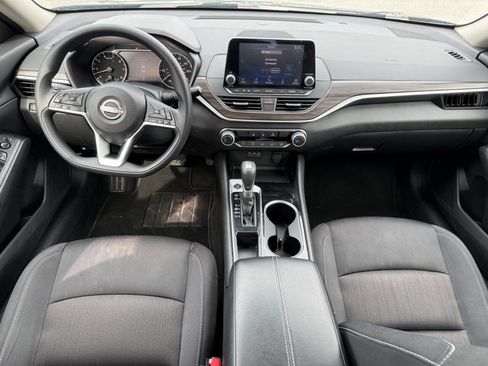 Used 2024 Nissan Altima 2.5 SV FWD image 14