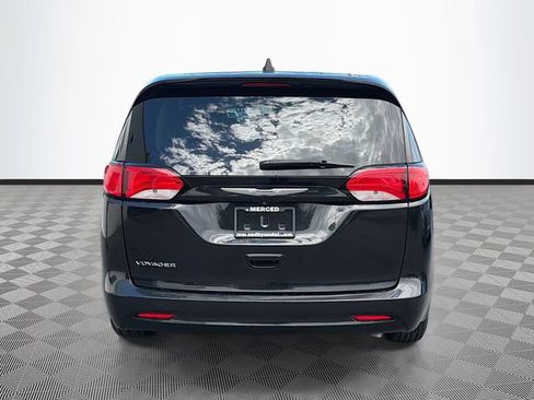 Used 2020 Chrysler Voyager L FWD image 6