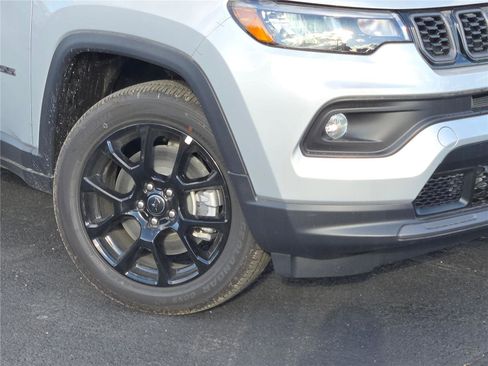 New 2026 Jeep Compass Latitude image 3