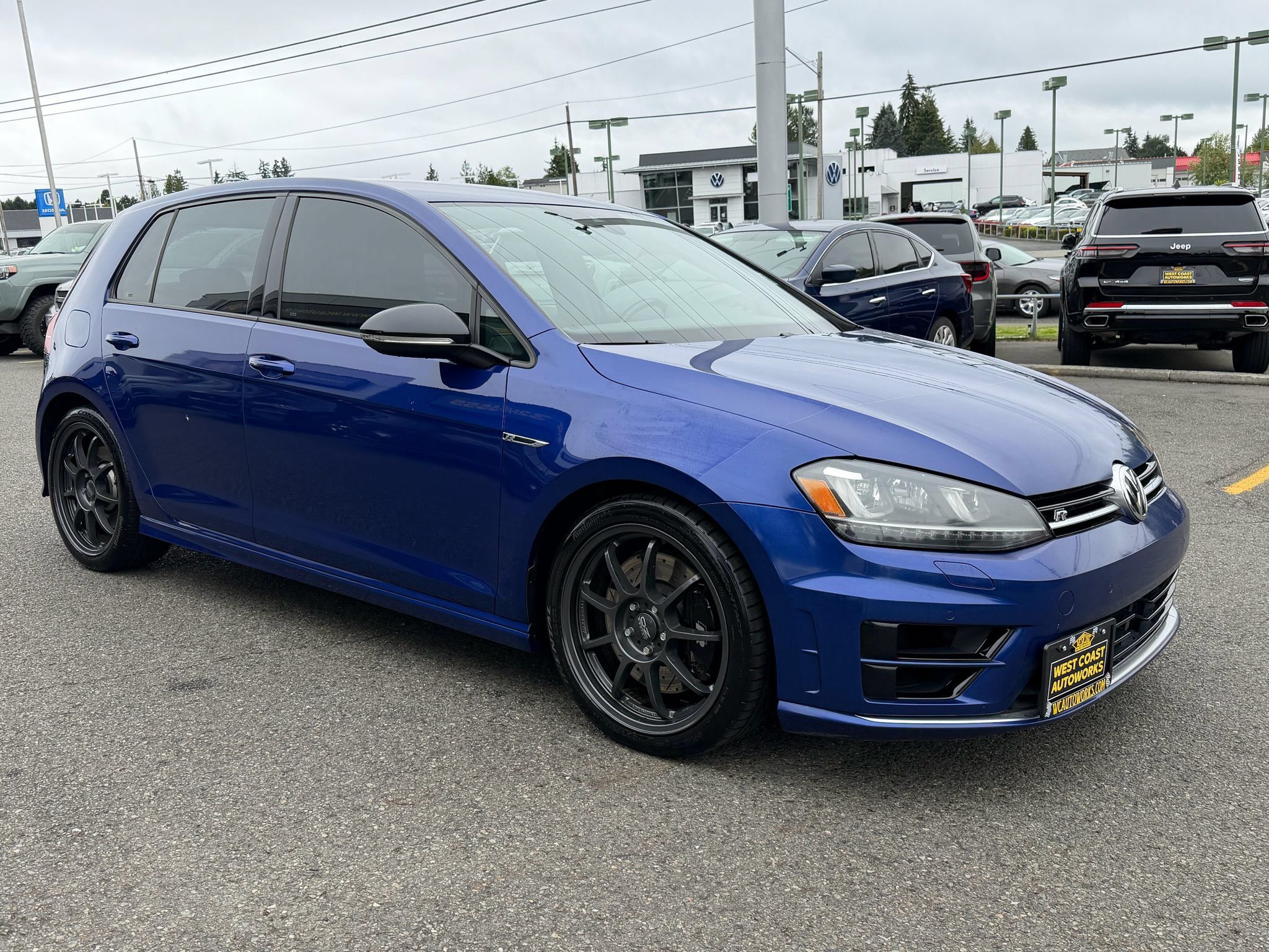 Used 2017 Volkswagen Golf 4-Door AWD/4WD image 5