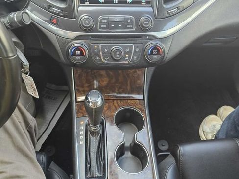 Used 2014 Chevrolet Impala LT w/ Convenience Package FWD image 23